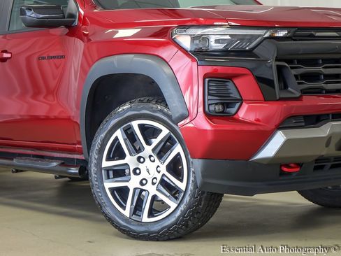 Used 2023 Chevrolet Colorado Z71 w/ Z71 Convenience Package 2 AWD/4WD image 4