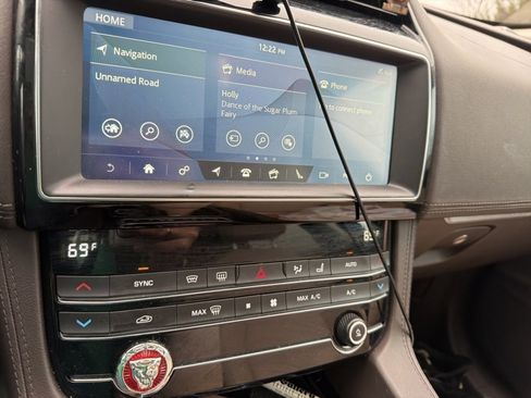 Used 2020 Jaguar F-PACE Prestige image 23