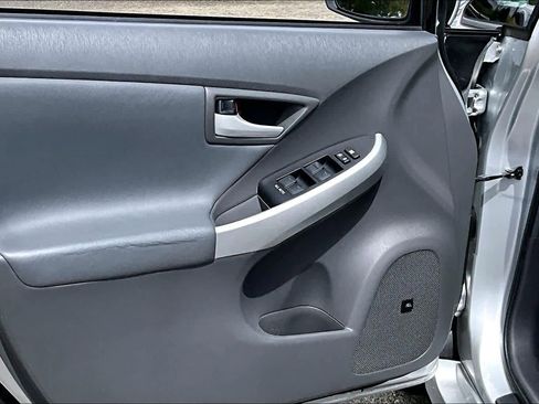 Used 2010 Toyota Prius Five image 21