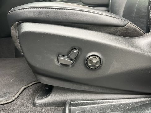 Used 2025 Chrysler Pacifica Select FWD image 10