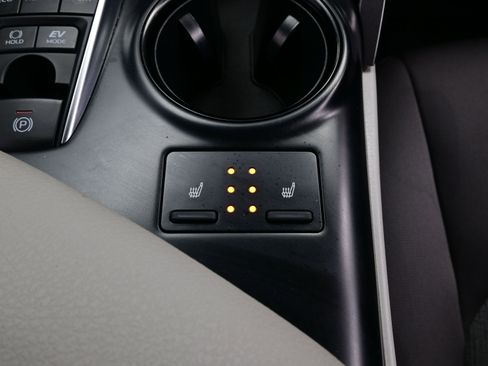 Used 2019 Toyota Camry LE image 21