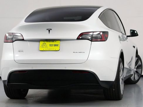 Used 2021 Tesla Model Y Long Range image 5
