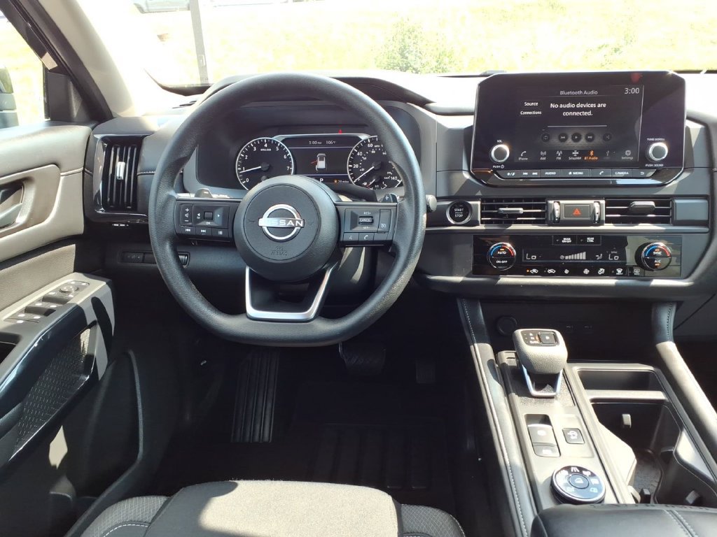 Used 2025 Nissan Pathfinder S AWD/4WD image 16