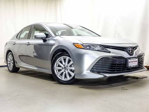 Used 2020 Toyota Camry LE w/ Convenience Package FWD image 2
