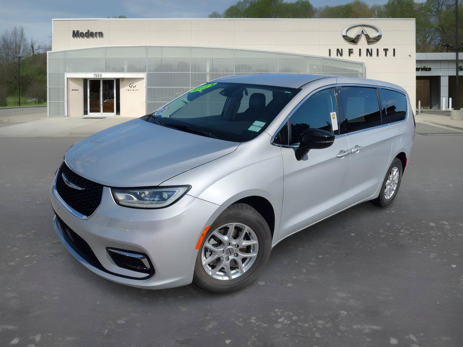 Used 2024 Chrysler Pacifica Touring-L FWD image 1
