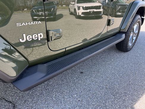 Used 2021 Jeep Wrangler Unlimited Sahara w/ Uconnect 4C Nav & Sound Group image 14