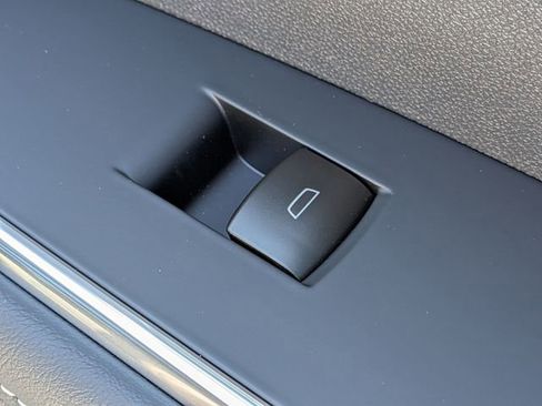 New 2026 GMC Acadia Elevation image 38