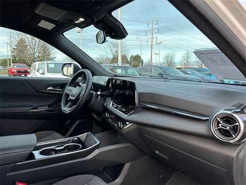 Used 2025 Chevrolet Equinox LT image 34