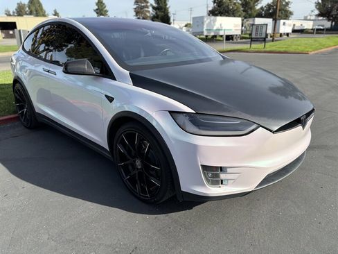 Used 2016 Tesla Model X 90D image 2