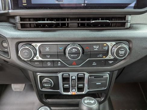 Used 2025 Jeep Wrangler Unlimited Sport AWD/4WD image 22