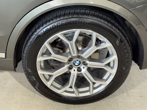 Used 2024 BMW X7 xDrive40i w/ Premium Package AWD/4WD image 38