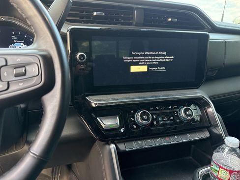 Used 2024 GMC Sierra 2500 Denali w/ Denali Reserve Package image 19