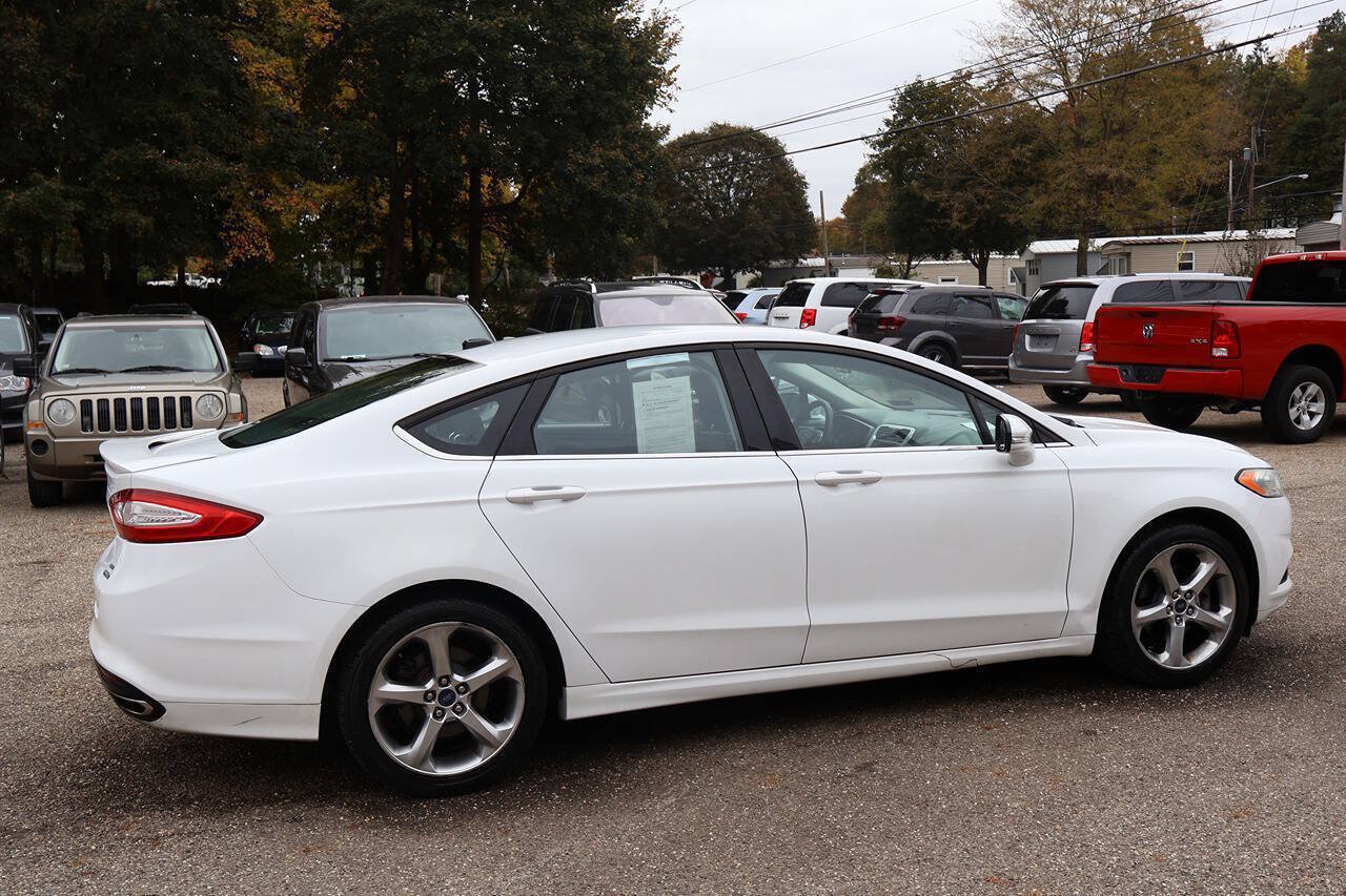 Used 2013 Ford Fusion SE FWD image 9