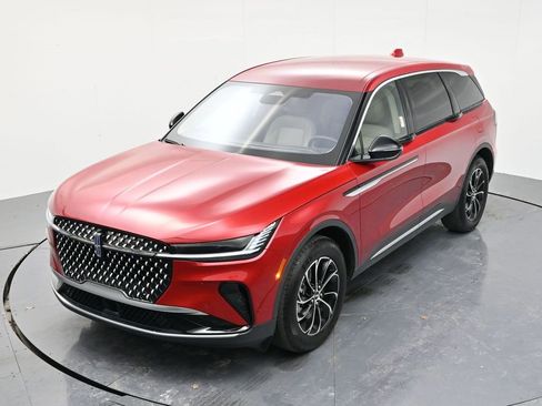 Used 2025 Lincoln Nautilus Premier image 37