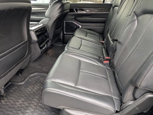 Used 2022 Jeep Wagoneer Series II image 13