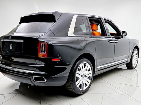 Used 2022 Rolls-Royce Cullinan AWD/4WD image 13