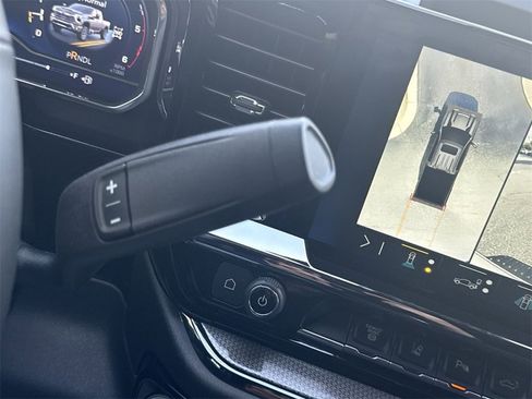 Used 2024 Chevrolet Silverado 2500 ZR2 w/ Technology Package image 15