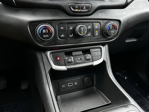 Used 2023 GMC Terrain SLE w/ Driver Convenience Package image 22
