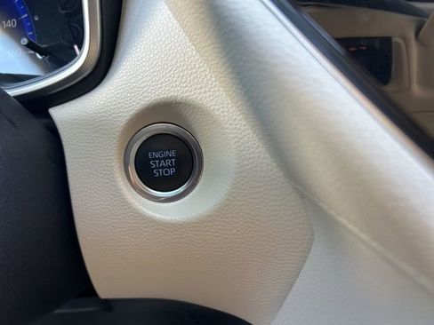 Used 2022 Toyota Corolla Cross XLE w/ Convenience Package image 19