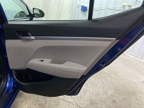 Used 2019 Hyundai Elantra SE image 16
