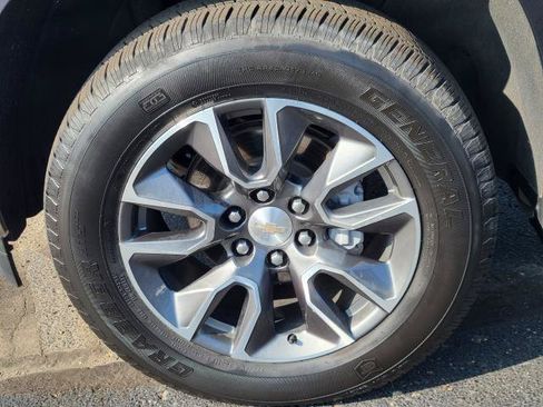 Used 2024 Chevrolet Silverado 1500 LT AWD/4WD image 5