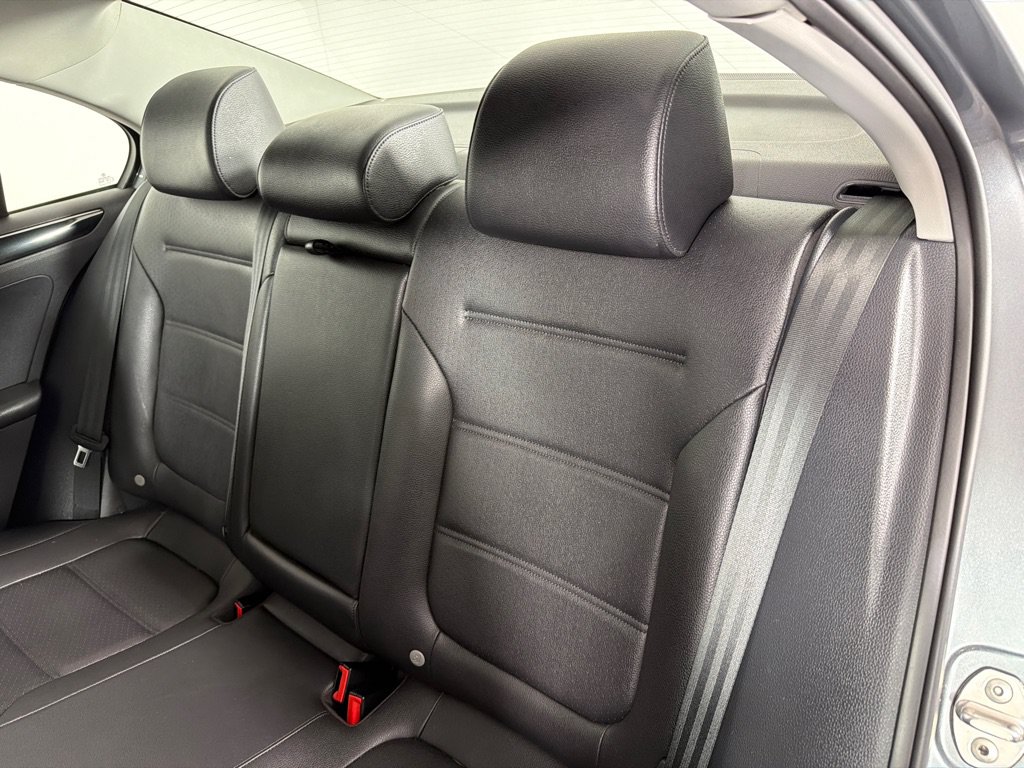 Used 2016 Volkswagen Jetta SEL w/ Lighting Package FWD image 19