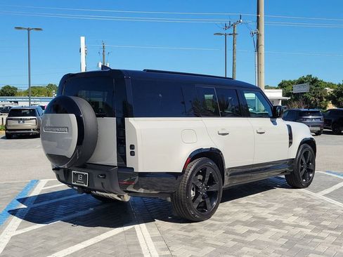 New 2026 Land Rover Defender 130 X-Dynamic SE image 5