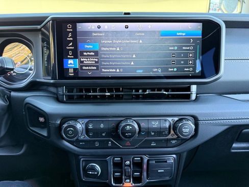 New 2025 Jeep Gladiator Sport w/ Premium Package image 15