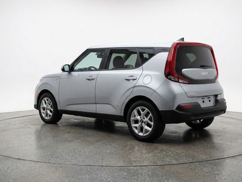 Used 2025 Kia Soul LX w/ LX Technology Package FWD image 6