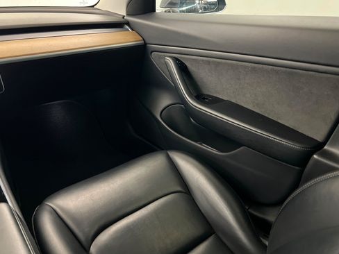 Used 2018 Tesla Model 3 Long Range RWD image 10