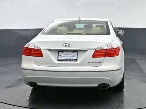Used 2011 Hyundai Genesis 4.6 image 6