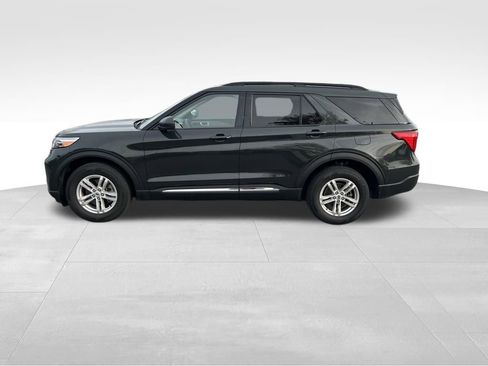 Used 2023 Ford Explorer XLT w/ Equipment Group 202A AWD/4WD image 3