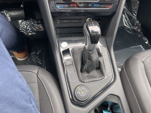 Used 2025 Volkswagen Taos SE image 12