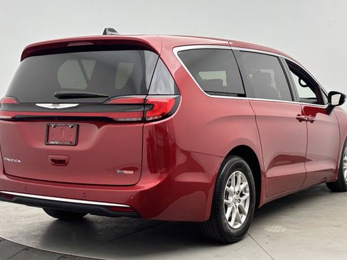 Used 2025 Chrysler Pacifica Select FWD image 7