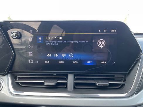 Used 2025 Chevrolet Trax LT w/ LT Convenience Package image 22