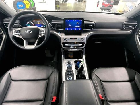 Used 2023 Ford Explorer XLT w/ Equipment Group 202A AWD/4WD image 22