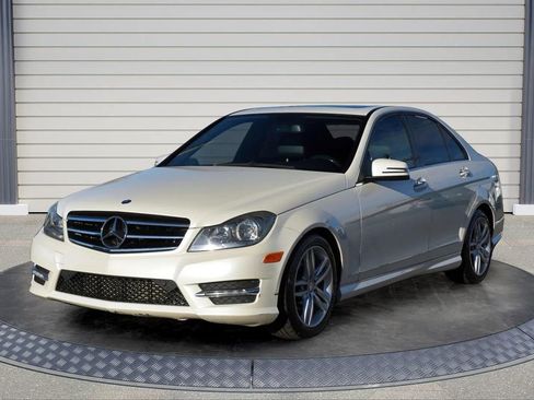 Used 2014 Mercedes-Benz C 250 Sedan image 3