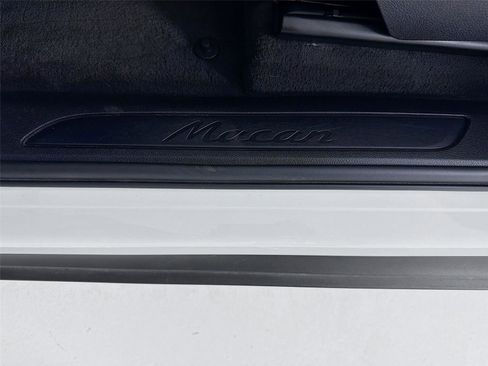 Used 2023 Porsche Macan AWD/4WD image 9