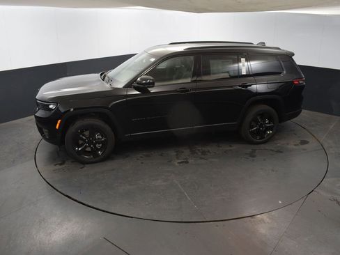 New 2025 Jeep Grand Cherokee L Altitude image 44