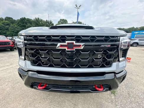 Used 2025 Chevrolet Silverado 2500 ZR2 w/ Technology Package AWD/4WD image 34