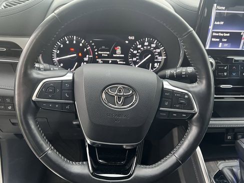 Used 2021 Toyota Highlander Limited image 13