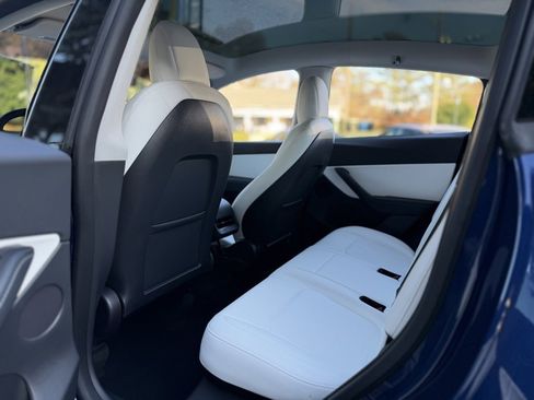 Used 2022 Tesla Model Y Long Range image 29