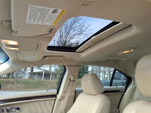 Used 2019 Ford Taurus Limited image 14