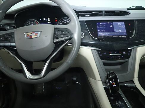 Used 2023 Cadillac XT6 Premium Luxury w/ Technology Package AWD/4WD image 28