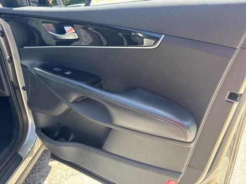 Used 2019 Kia Sorento FWD V6 image 18