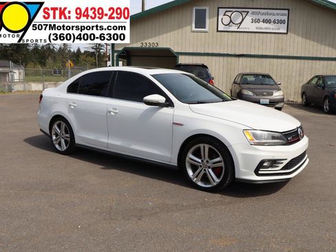 Used 2016 Volkswagen Jetta GLI SE FWD image 11