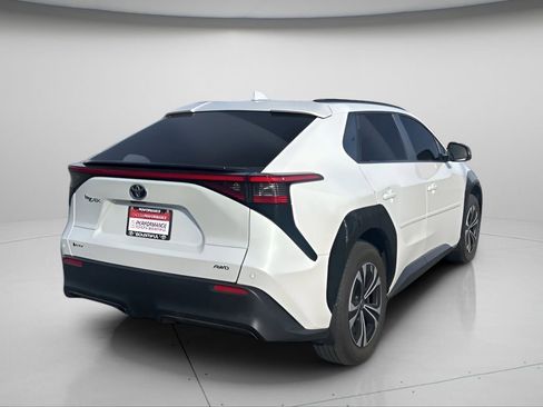 Used 2025 Toyota bZ4X AWD w/ Weather Package image 4