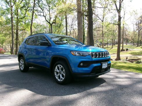 Used 2025 Jeep Compass Latitude image 3