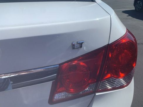 Used 2015 Chevrolet Cruze LT w/ Technology Package FWD image 6