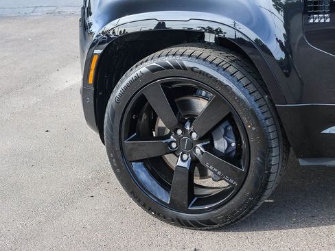 New 2026 Land Rover Defender 110 X-Dynamic SE image 9